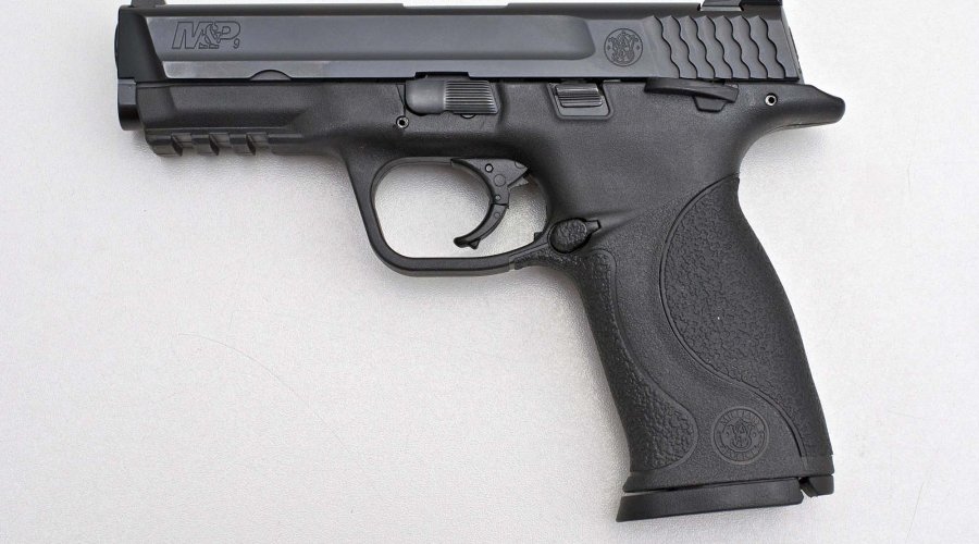 Lato sinistro della pistola Smith & Wesson M&P9