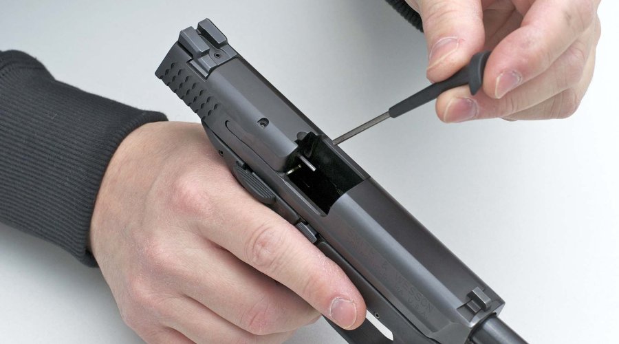 Smontaggio della pistola Smith & Wesson M&P9