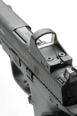 Smith & Wesson M&P "Pro-Series C.O.R.E" Smith & Wesson M&P "Pro-Series C.O.R.E"