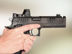 Staccato XC Legacy: nata per lo sport, arruolata nelle Forze Speciali Staccato XC Legacy con carrello per mirini reflex