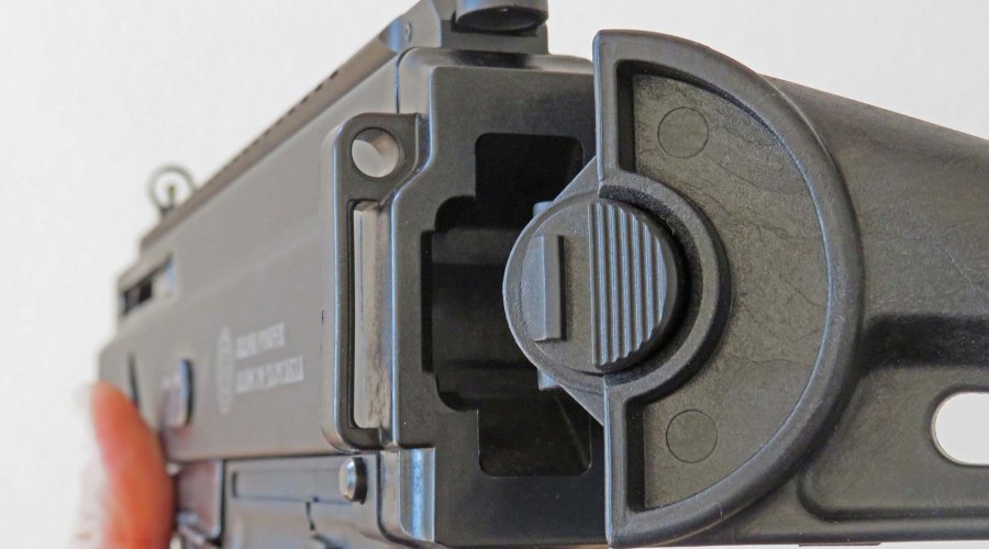 Stribog SP9 A3S in calibro 9x21, una pistola imbracciabile per difesa personale e compiti di polizia
