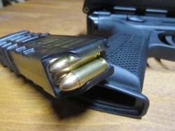 Stribog SR9 A3S in calibro 9x21, una pistola imbracciabile per difesa personale e compiti di polizia Caricatore con cartucce della pistola Stribog SR9 A3S