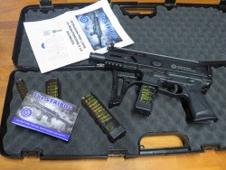 Stribog SR9 A3S in calibro 9x21, una pistola imbracciabile per difesa personale e compiti di polizia Stribog SR9 A3S nella sua valigetta
