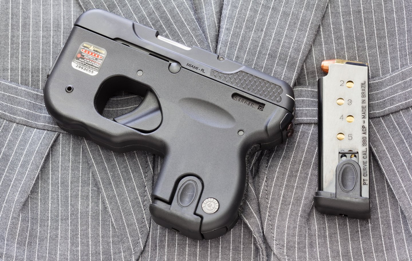 Taurus Curve, pistola per il porto occulto da Prima Armi Pistola semi-automatica Taurus 180 "Curve" calibro 9 Corto vista dal lato sinistro
