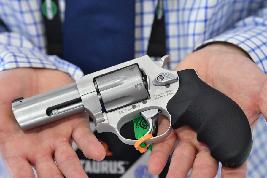 Taurus Defender 856, lunga vita al revolver! Taurus Defender 856 lato sinistro