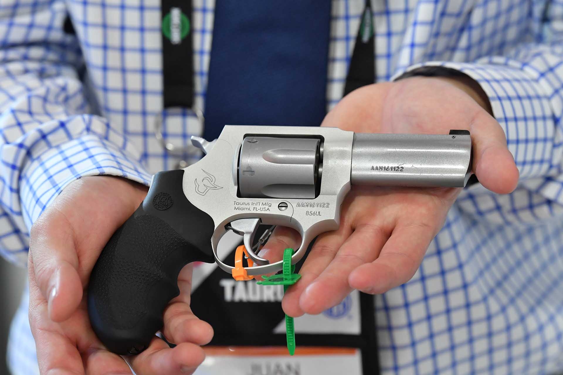 taurus-firearms: Taurus Defender 856, lunga vita al revolver!