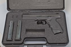 Steyr L9A1 Pistola Steyr L9A1 nella valigetta in plastica