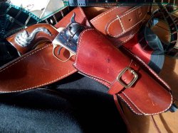 UBERTI 1851 Navy Richards conversion “The Good” replica UBERTI 1851 Navy Richards conversion nella fondina