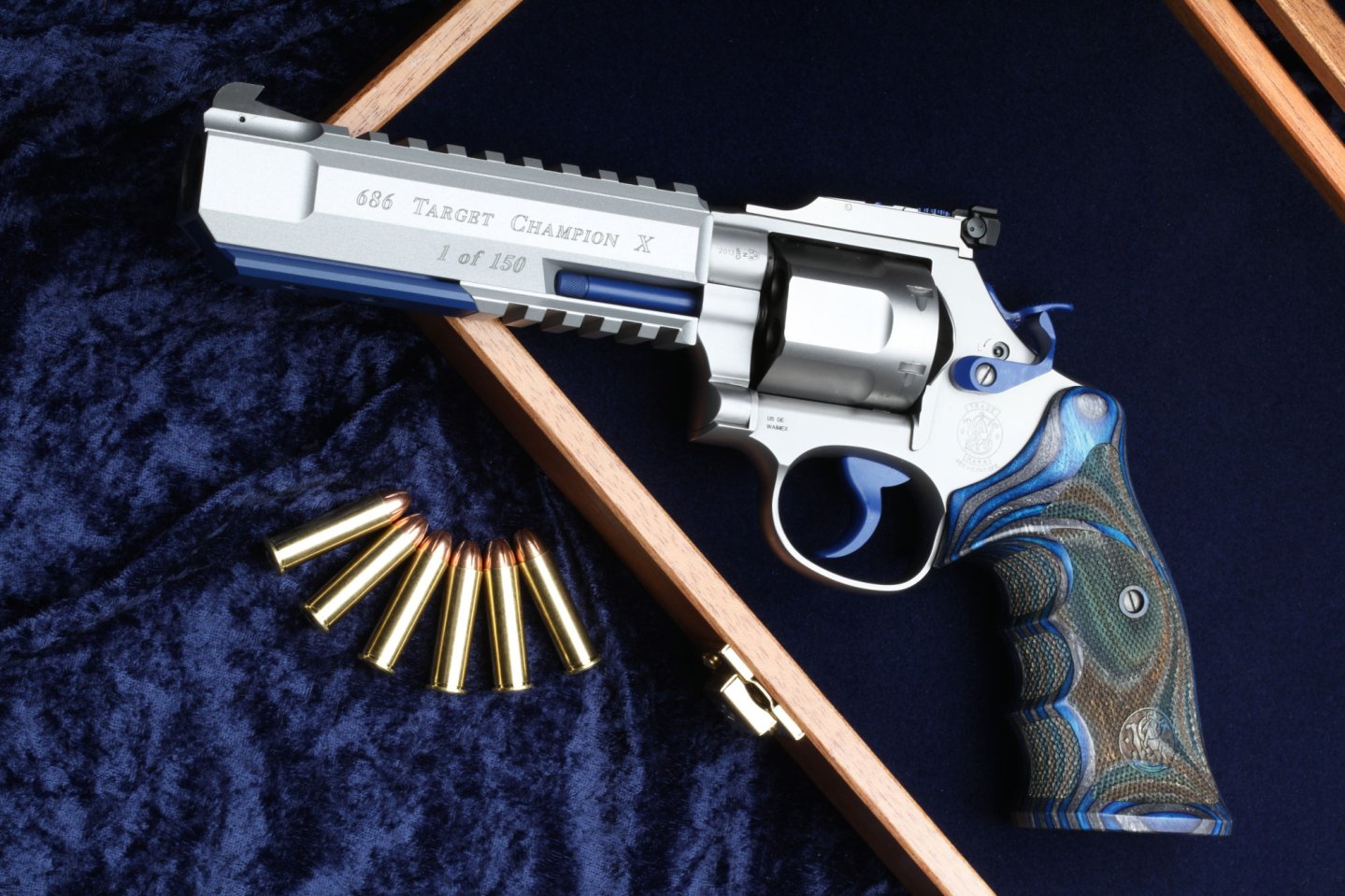 Smith & Wesson 686 Target Champion X calibro .357 Magnum di WAIMEX, Custom e a tiratura limitata Lato sinistro della pistola Smith & Wesson 686 Target Champion X calibro .357 Magnum di WAIMEX