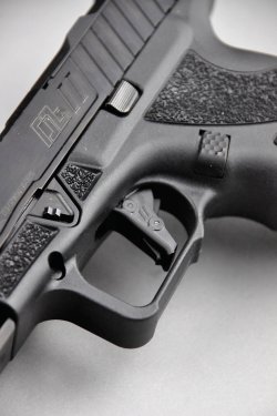 Test: ZEV Technologies OZ-9 – l’evoluzione della specie Grilletto della pistola ZEV Technologies OZ-9