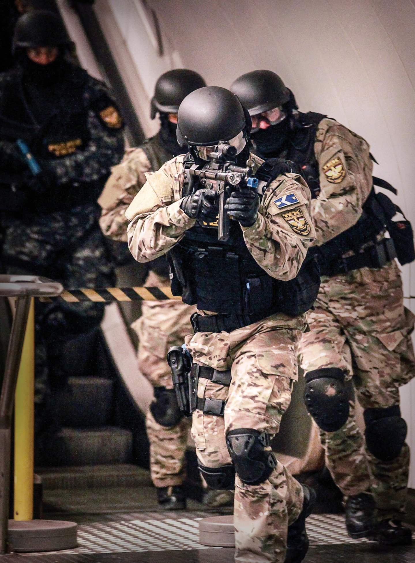 Combat Arms agosto-settembre 2016: tutti i contenuti del nuovo numero Team delle Special Forces ungheresi