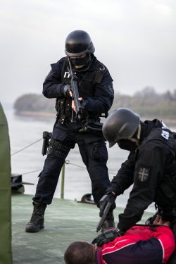 Combat Arms 3/2016: contenuti del numero edizione aprile/maggio Esercitazione antiterrorismo "Scudo"