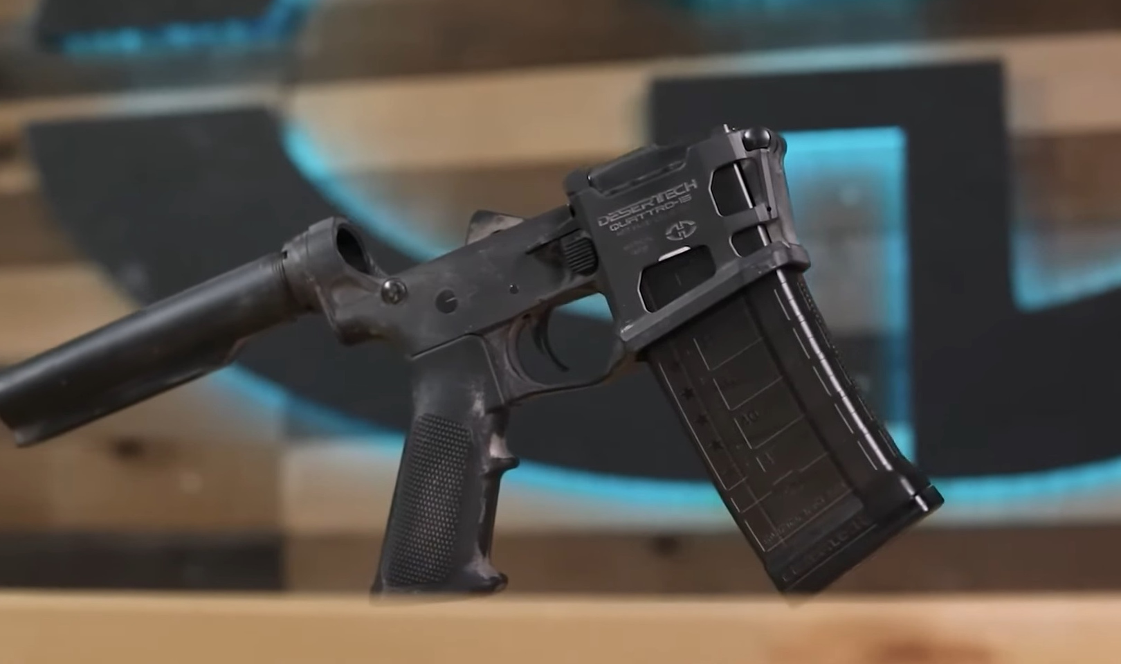 desert-tech: Una rivoluzione per l' AR-15: Desert Tech presenta il lower receiver Quattro-15 che accoglie un caricatore da 53 colpi! desert-tech: Una rivoluzione per l' AR-15: Desert Tech presenta il lower receiver Quattro-15 che accoglie un caricatore da 53 colpi!