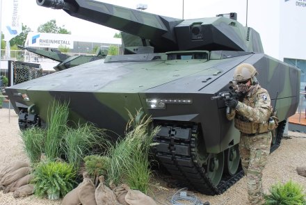 Rheinmetall Lynx KF41 nella configurazione di cingolato