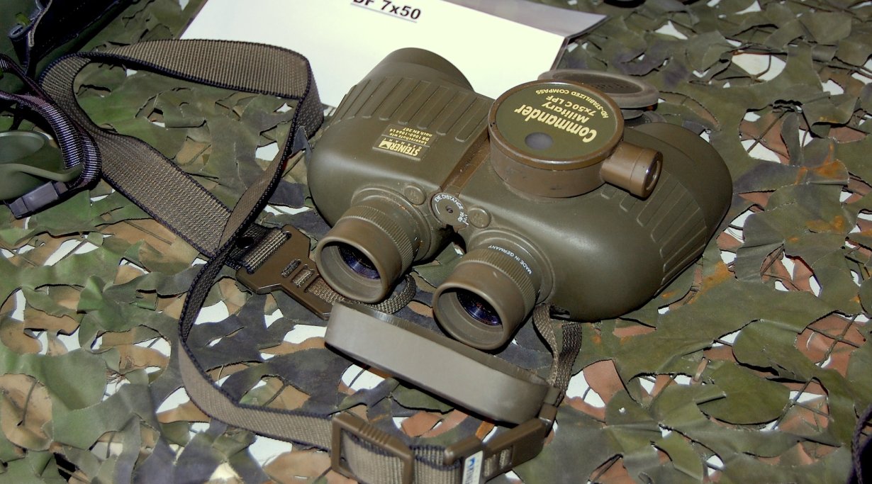 Бинокль Steiner Commander Military 7 x 50C LPF с компасом день бундесвера