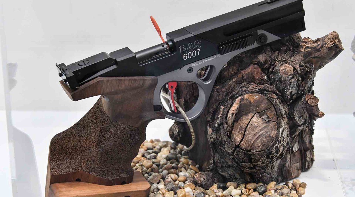 Пистолет Chiappa Firearms FAS 6007 Standard Competition .22 LR на IWA 2018.