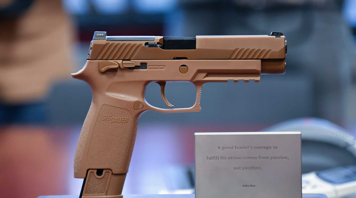 Один из официальных образцов SIG Sauer P320 для модульной системы XM17 Modular Handgun System (MHS)