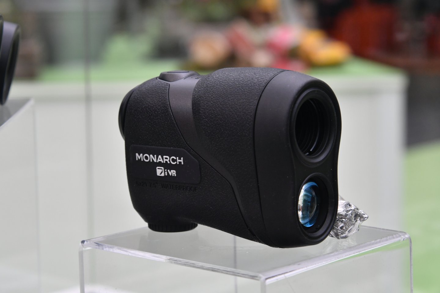 Компактный лазерный дальномер Nikon MONARCH 7i VR на выставке IWA 2017