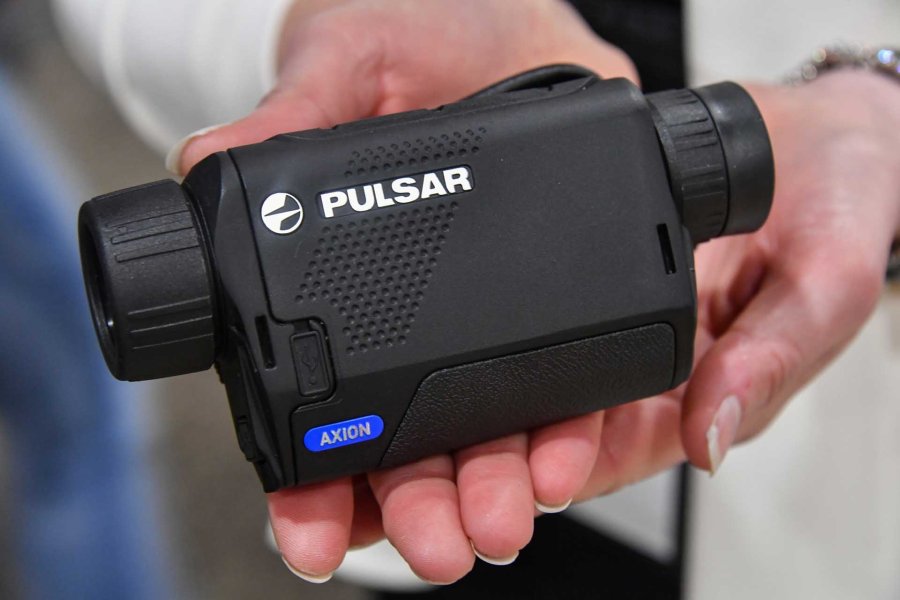 Новый монокуляр Axion и винтовочный прицел Thermion от Pulsar Pulsar-Axion-02.JPG