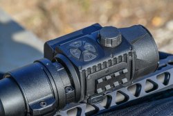 Pulsar Krypton FXG50 - тепловизионная насадка к винтовочным прицелам 4 кнопки сверху устройства позволяют управлять работой Pulsar Krypton FXG50