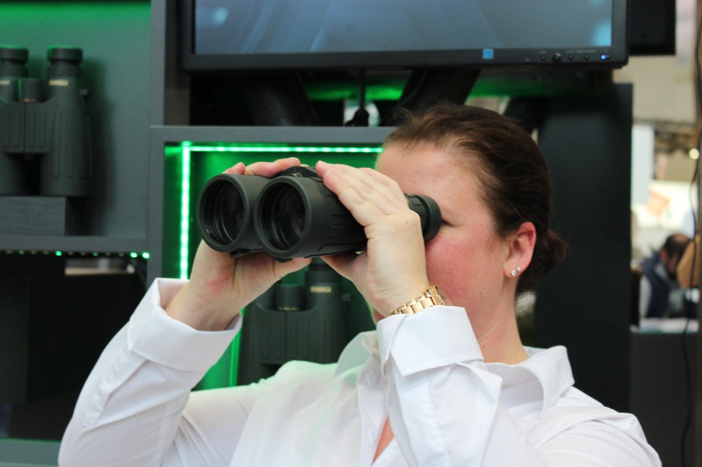 Steiner Optik: пополнение семейства Observer биноклем 8 x 56 Steiner Optik Observer 8x56 в руках