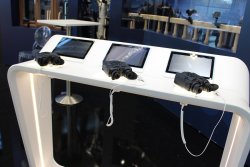 Yukon Advanced Optics Worldwide: тепловизионный прибор ACCOLADE с лазерным дальномером Тепловизионный прибор Yukon Advanced Optics Worldwide ACCOLADE на стенде компании