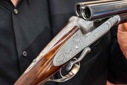 Piotti 2018 - высококлассные ружья и карабины из Италии: рукотворное великолепие Элегантная гравировка на ружье