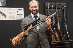 Видео: в гостях у Cosmi. Эволюция уникального самозарядного ружья  Лука Гаэти (Luca Gaeti)- менеджер Cosmi демонстрирует новинку - модель Rigato