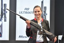 IWA 2019, самые важные новинки на рынке охотничьего оружия Blaser R8 Ultimate на выставке