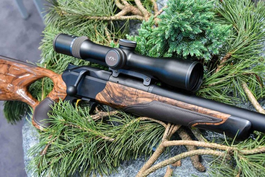 Новая винтовка Blaser R8 «Silence» Охотничья винтовка Blaser R8 «Silence» с оптическим прицелом
