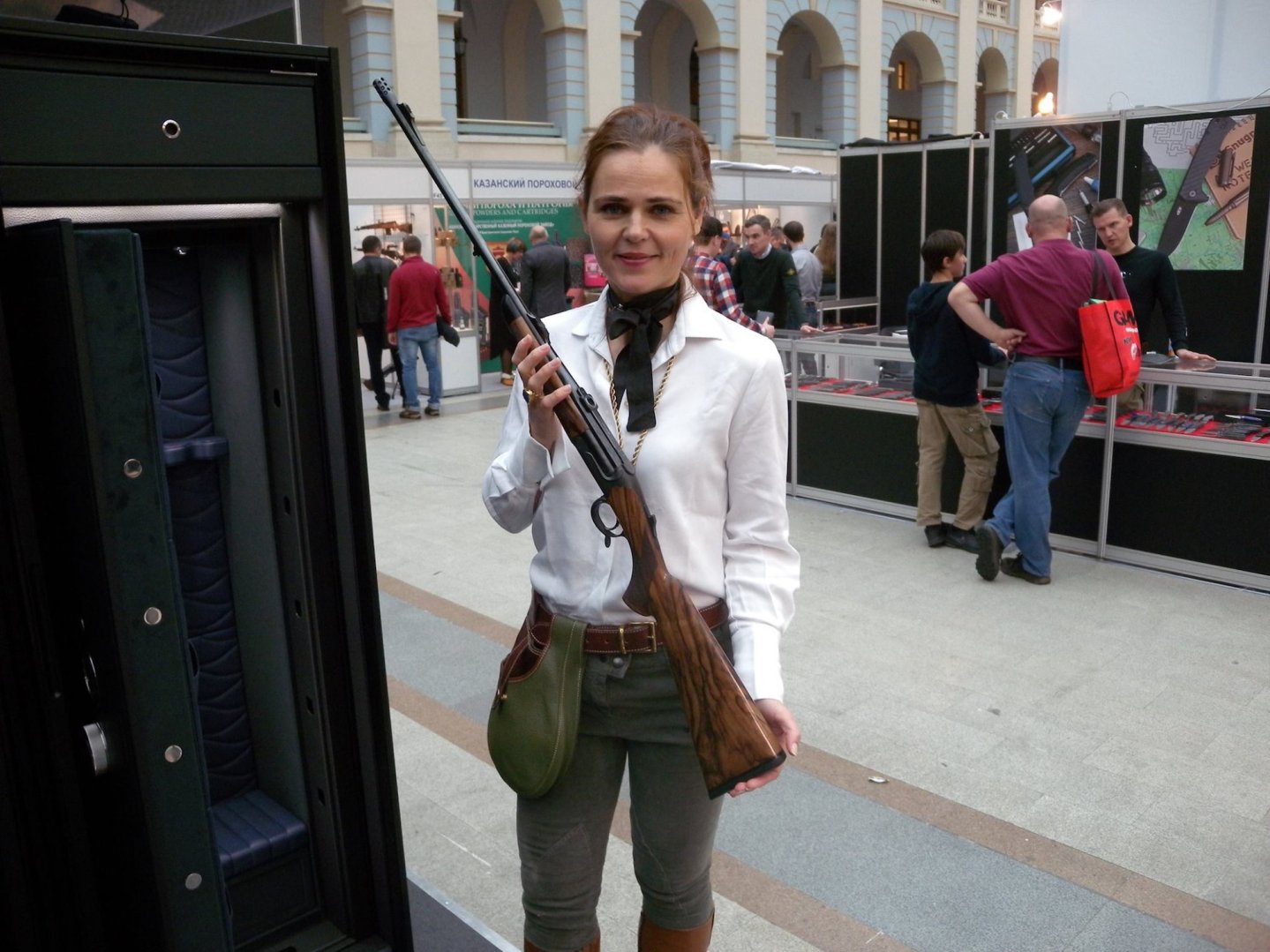 Johann Fanzoj: новый охотничий штуцер KB-1 TITANIUM Даниела Фанцой со штуцером KB-1 TITANIUM