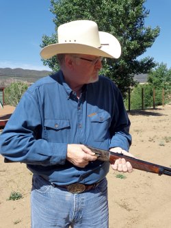 Демонстрация того, как надо заряжать рычажное ружье  Pedersoli 1886/71 Premium.