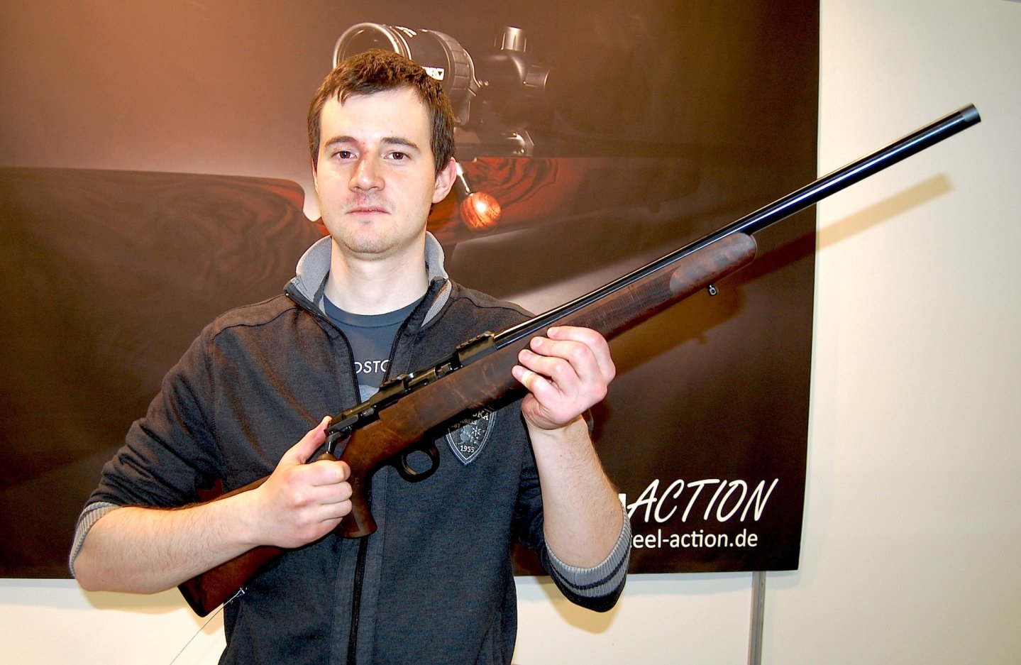 Карабин с прямолинейной перезарядкой Steel Action HS Карабин с прямолинейной перезарядкой Steel Action HS на стенде