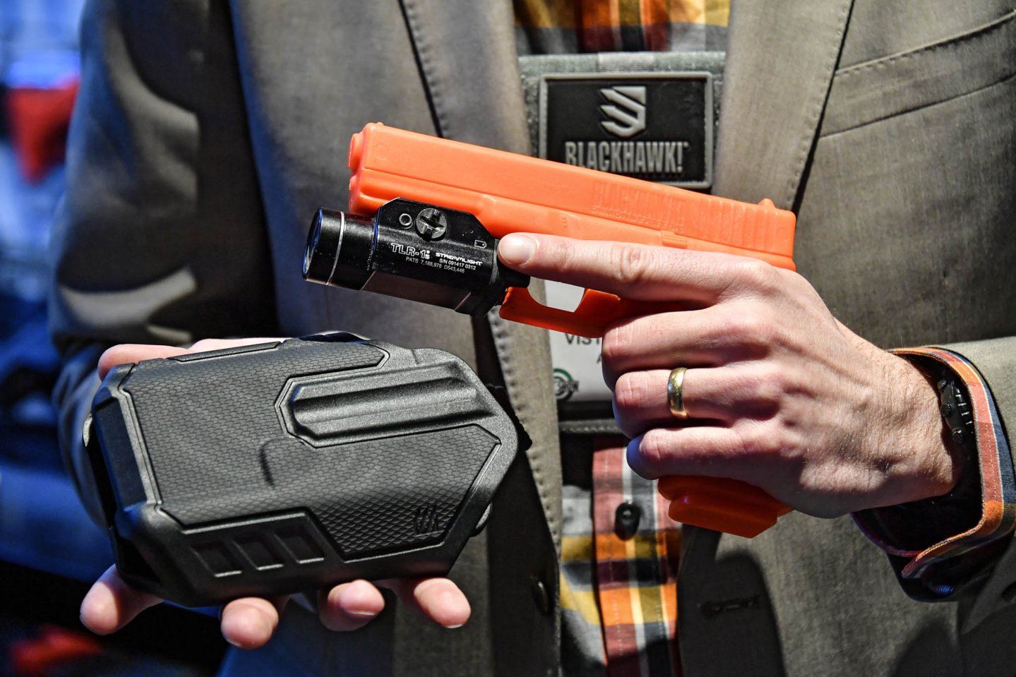 Кобура Blackhawk OMNIVORE Кобура Blackhawk OMNIVORE на стенде компании на выставке SHOT Show 2017