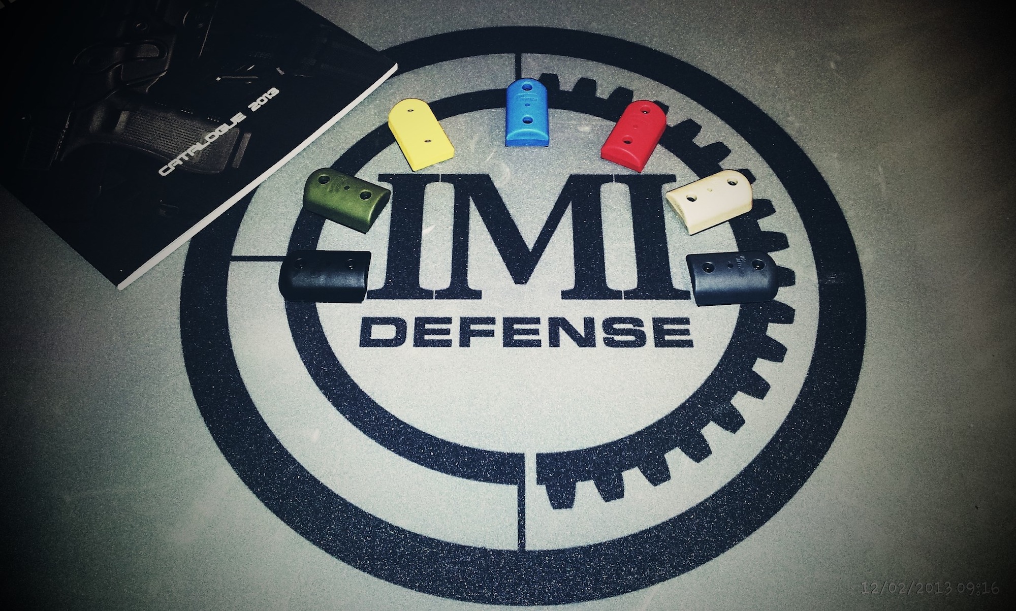 aksessuary: IMI Defence: обрезиненные донца магазинов.