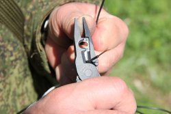 АО «KAМПО»: новый мультитул НС-2 Мультитул АО «KAМПО» НС-2 в руке