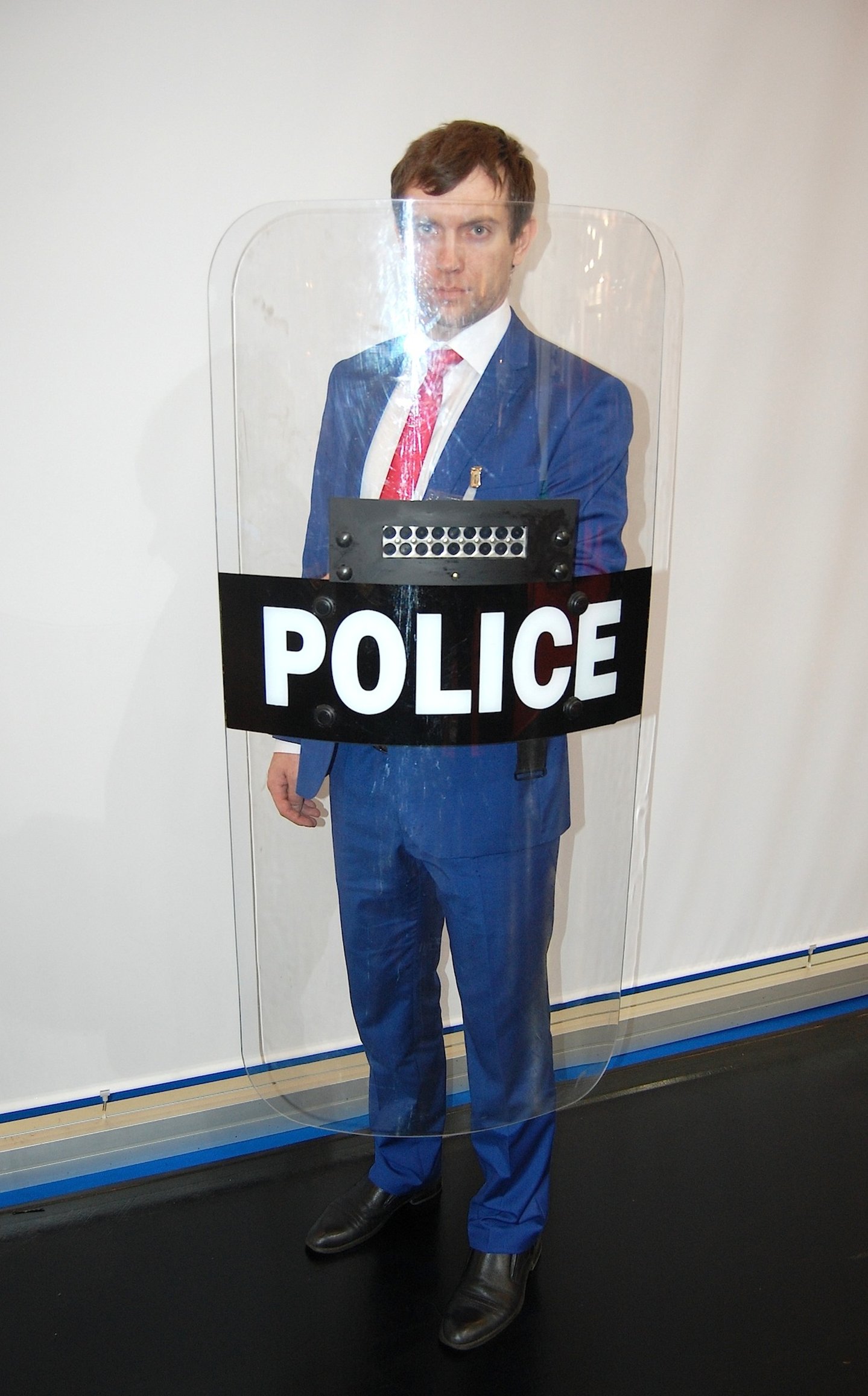 НИИПХ: «стреляющий» противоударный щит НИИПХ: «стреляющий» противоударный щит