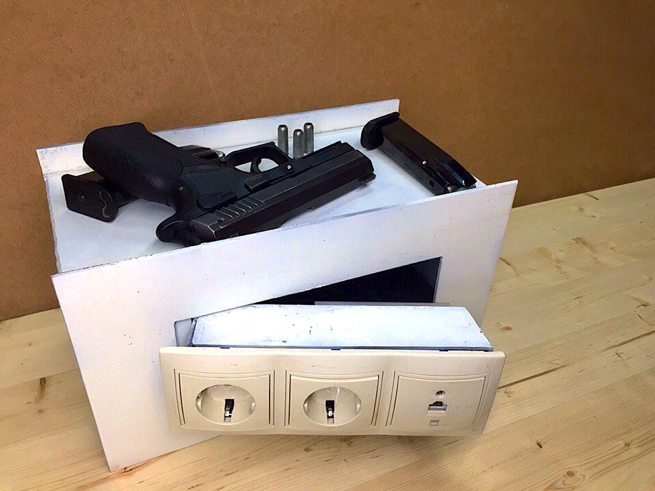 aksessuary: "Tango Tactical": потайные оружейные сейфы