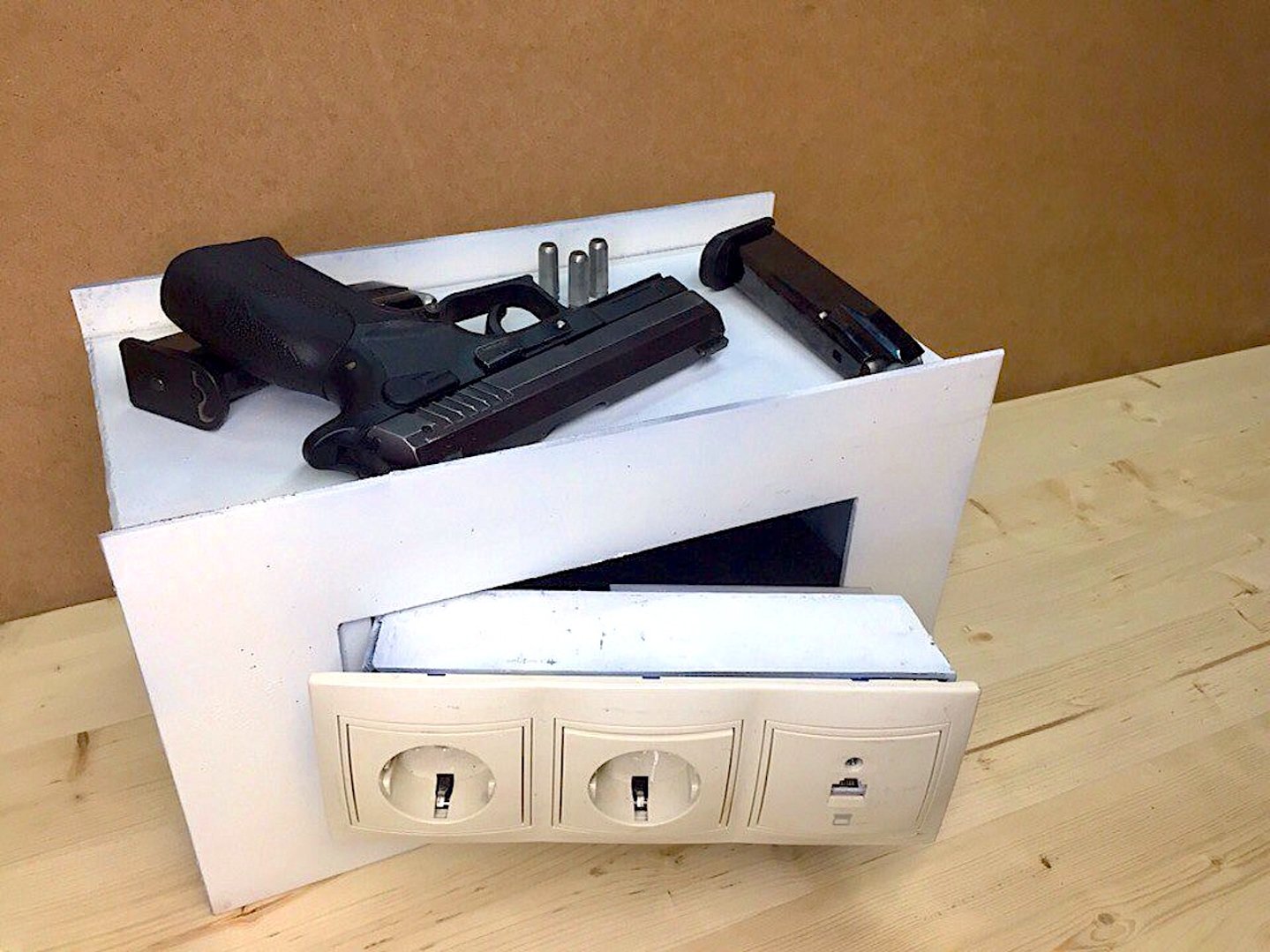 "Tango Tactical": потайные оружейные сейфы. Сейф-тайник "Tango Tactical"