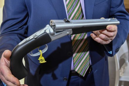 Pedersoli: возращение Swivel Barrel Pedersoli Howdah имеет матовое хромовое покрытие металлических частей