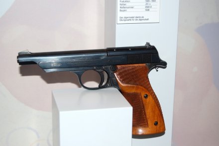 Посещение заводского музея фирмы Carl Walther Jagermodell – вариант малокалиберного спортивного пистолета Walther-Olympia