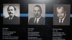 Посещение заводского музея фирмы Carl Walther Карл Вальтер его сын Фриц и внук Карл-Хайнц