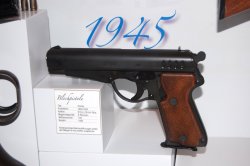 Посещение заводского музея фирмы Carl Walther “Blechpistole” («Пистолет из листовой стали»)
