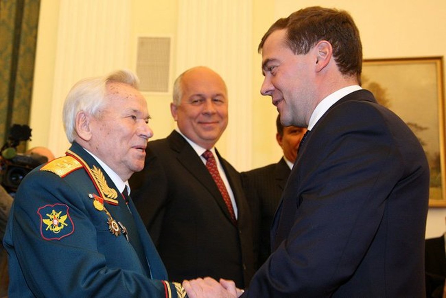 Cоздатель автомата Калашникова  отметил свой 94-летний день рождения Cоздатель автомата Калашникова  отметил свой 94-летний день рождения