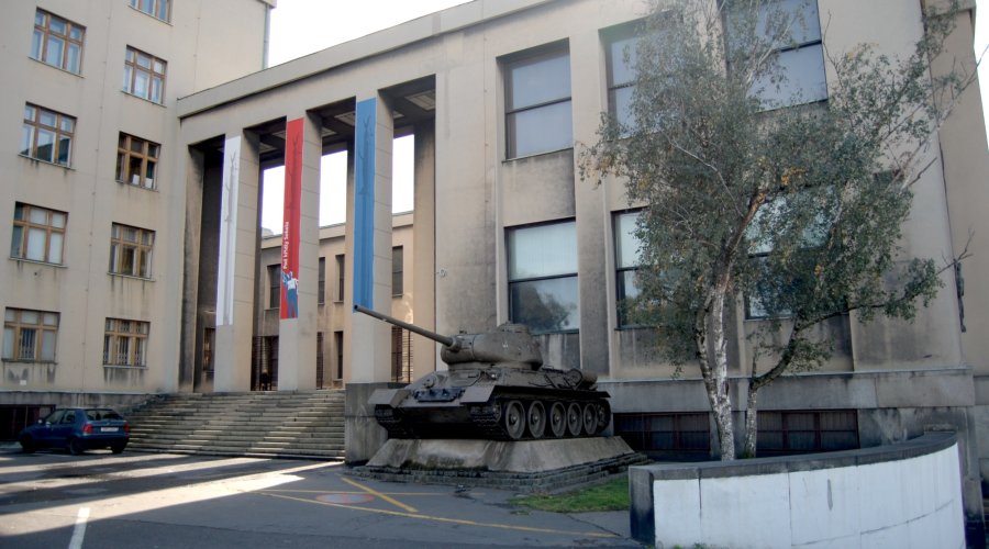 Вход в здание музея