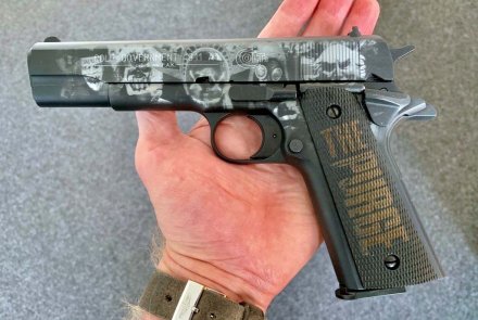 Lesoltac - лазерная гравировка для вашего оружия  Пистолет 1911 Colt гравированный под сюжет из фильма ужасов " Судная ночь ".