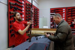 Грамотный и квалифицированный персонал магазина ООО «Молот-Оружие» в Москве