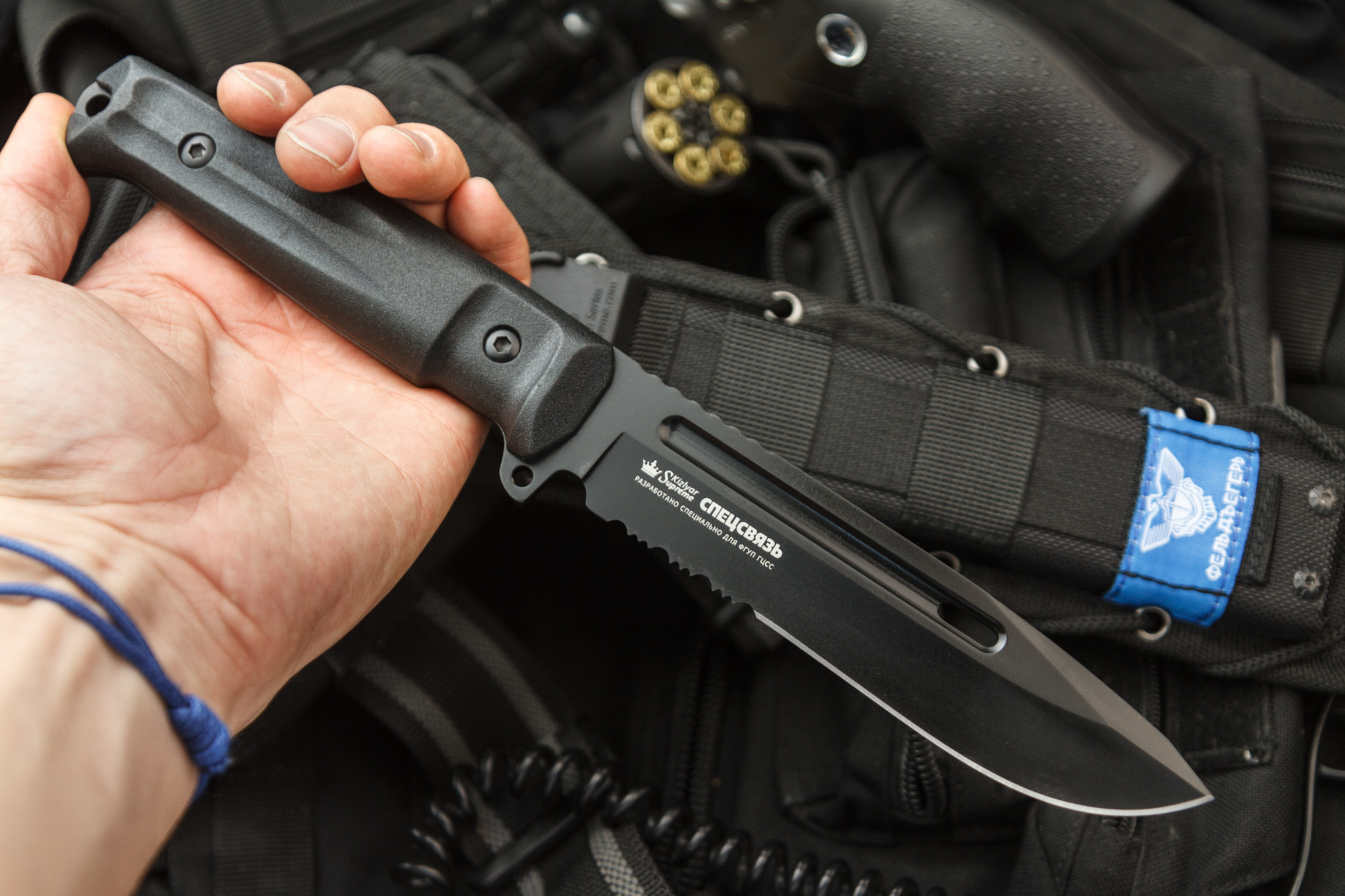 Устройство рукояти дает возможность найти руке правильный хват даже в темноте,� на ощупь�