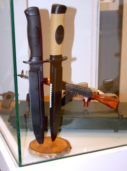 Empire of  Knives: пополнение ножей семейства Mr. Blade Empire of  Knives: пополнение ножей семейства Mr. Blade