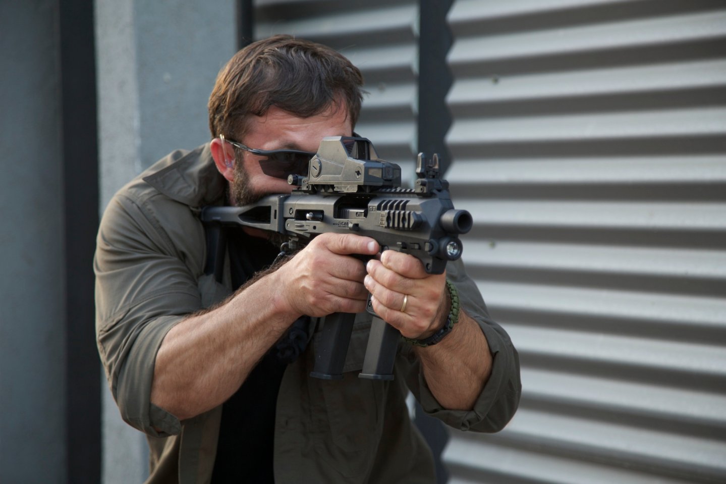 Новинки на INTERPOLITEX-2016: коллиматорный прицел Hartman MH1. Коллиматорный прицел в действии.